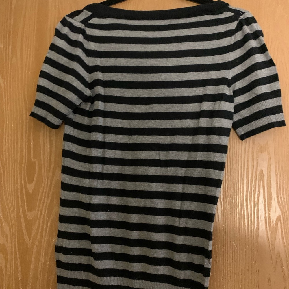 Banana Republic short sleeve striped top Small hole see photos - Picture 2 of 5